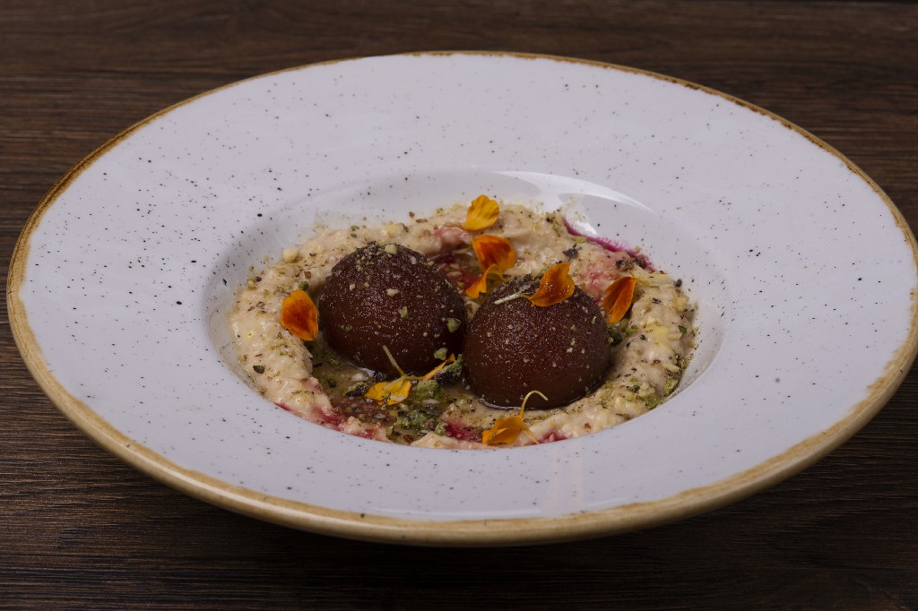 Gulab Jamun with Almond Rabidi